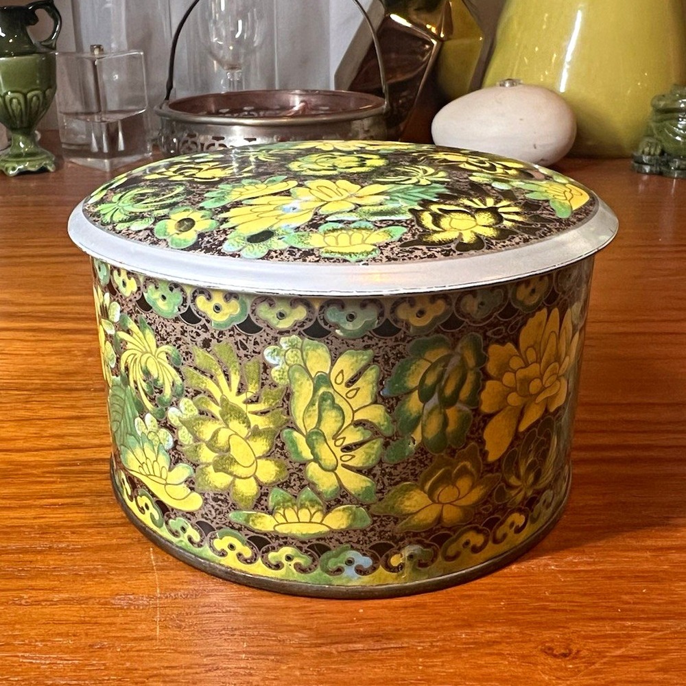 Daher Vintage Floral Round Tin With Lid, Green Yellow Black, Small 5 in